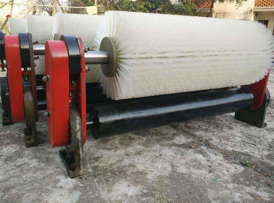 无动力滚刷清扫器